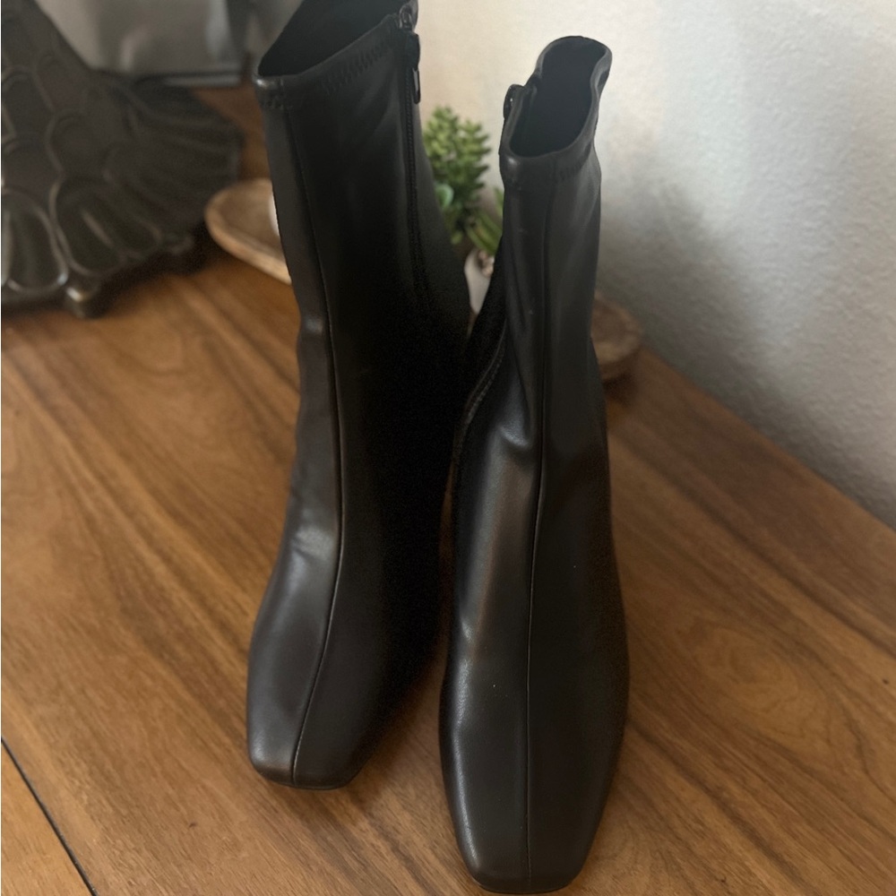 Steve Madden
Black
Size 9.5 
Ankle Boots
2.5” heel
NWT - Picture 10 of 16